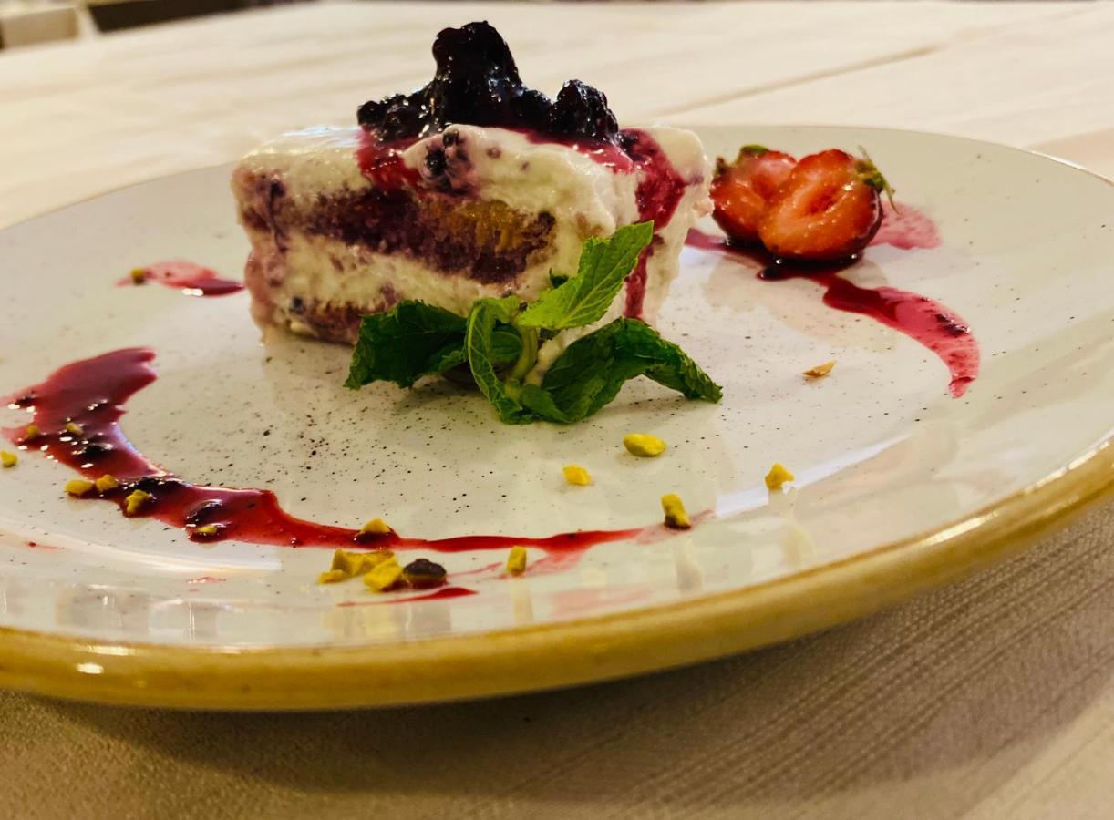 Impero Hotel Beauty & Spa - Bike Hotel Cantello エクステリア 写真