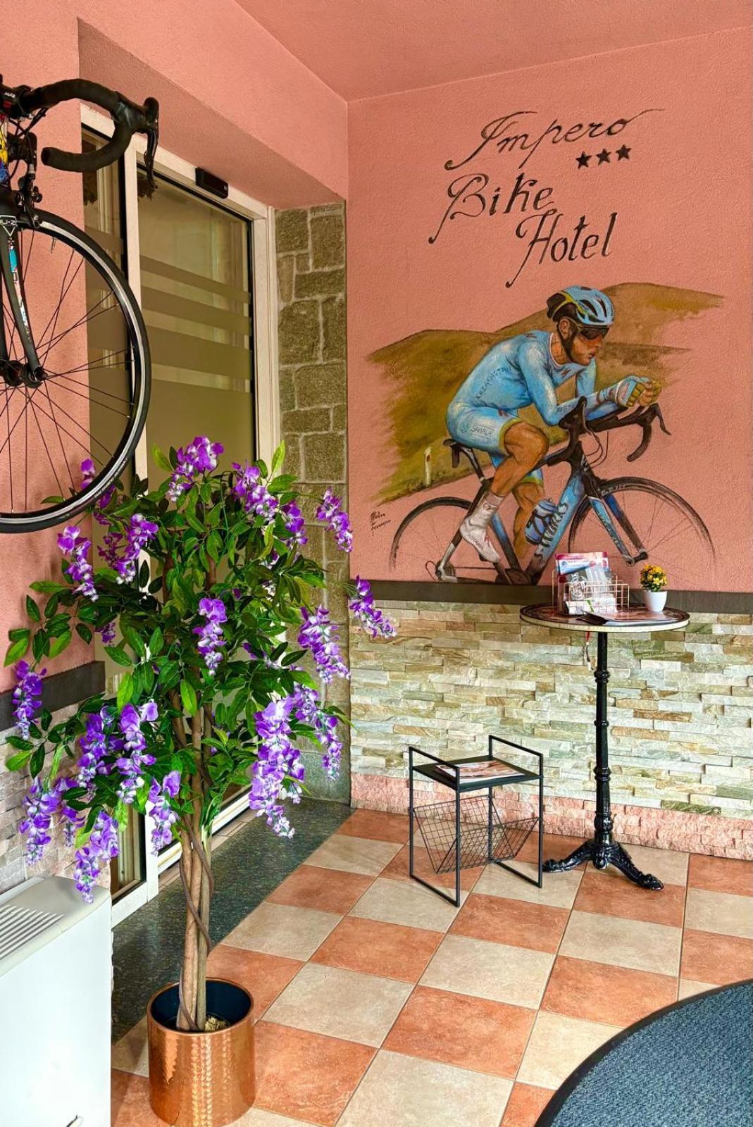 Impero Hotel Beauty & Spa - Bike Hotel Cantello エクステリア 写真